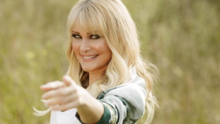 Χαλαρή με την καλύτερη παρέα στη Μύκονο η Νατάσα Θεοδωρίδου [Εικόνες]