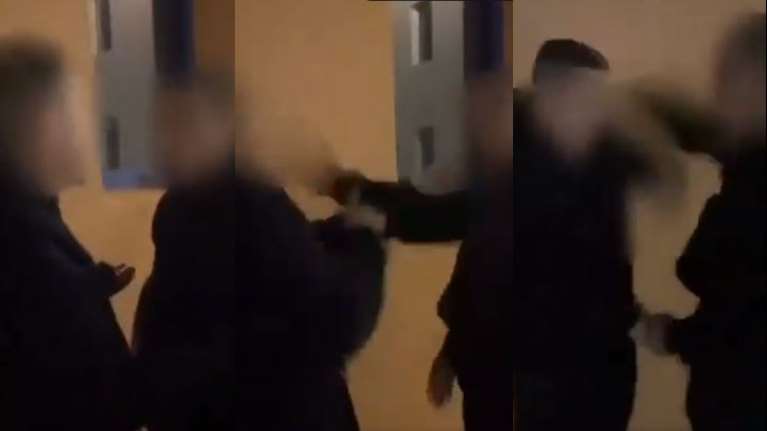 Χειροπέδες σε δύο ανήλικους για ξυλοδαρμό συνομήλικου τους - Το βίντεο που &quot;ανέβασαν&quot; στα social media