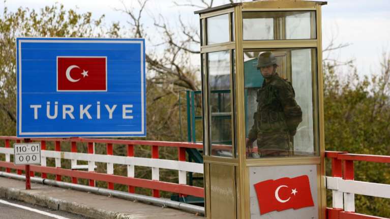 Θρίλερ στον Έβρο: Τούρκοι συνέλαβαν Έλληνα αστυνομικό και τη σύντροφό του - Ενημερώθηκε το υπουργείο Εξωτερικών