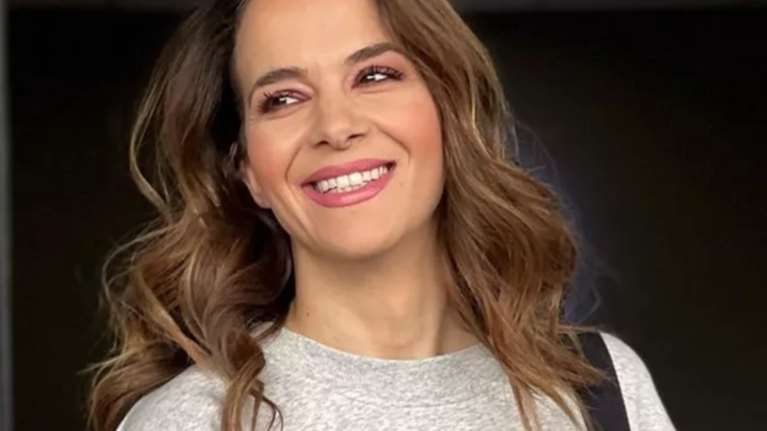 Ελιάνα Χρυσικοπούλου: Το θηλυκό look με ένα τζιν παντελόνι που μπορείς να δημιουργήσεις με ευκολία