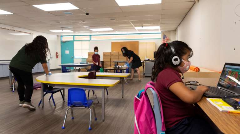 Κορονοϊός - ΗΠΑ: Άνοιξαν αλλά ξανακλείνουν σχολεία και πανεπιστήμια λόγω αύξησης κρουσμάτων