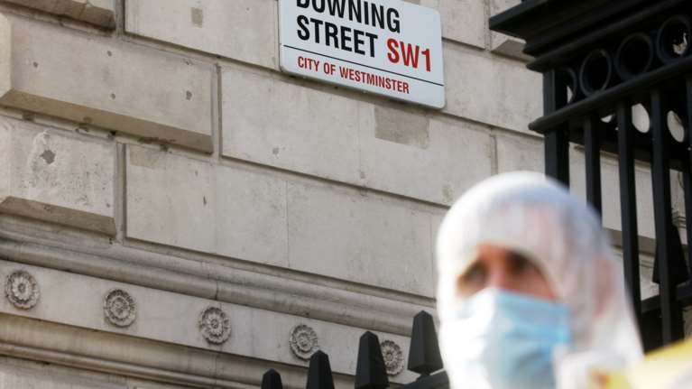 Κορονοϊός - Νέα μέτρα στη Βρετανία: Σε αυστηρό lockdown η Σκωτία - Πιο αυστηρούς περιορισμούς ανακοινώνει και ο Τζόνσον