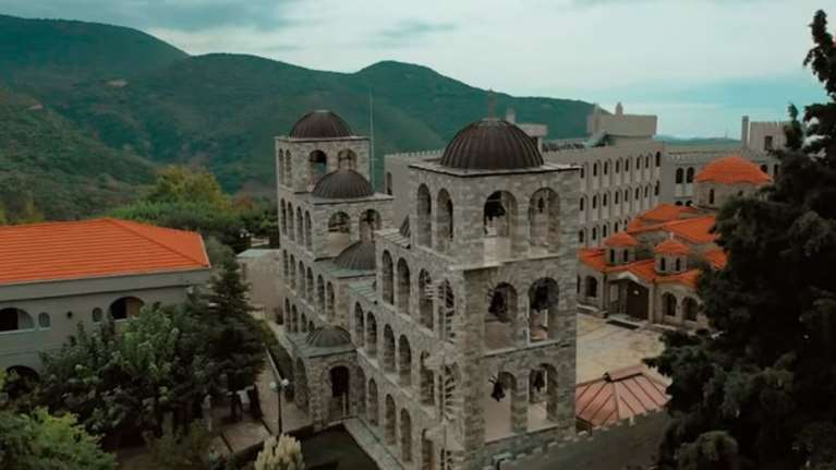 Δέος: Στην Ελλάδα το μεγαλύτερο καμπαναριό στον κόσμο που ακούγεται στα 100 χιλιόμετρα [Εντυπωσιακό βίντεο]