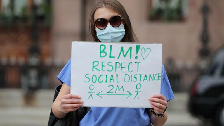 Βρετανία: Μέχρι τον Ιούλιο έξυπνα κινητά θα εντοπίζουν κρουσμάτα του κορονοϊού