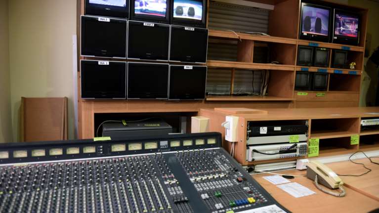 Βουλή: Κατατέθηκε το νομοσχέδιο για τα ΜΜΕ - Οι αλλαγές για τα media