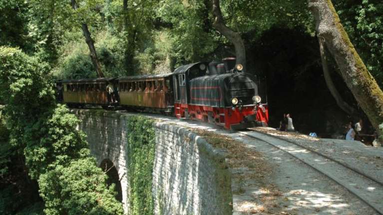 Τροχαίο στο Πήλιο: Μηχανή συγκρούστηκε με τον &quot;Μουτζούρη&quot;