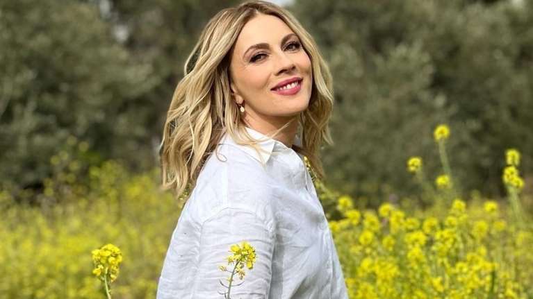 Αγνώριστη η Σμαράγδα Καρύδη: Το νέο ginger χρώμα στα μαλλιά της την έκανε να μοιάζει με μια άλλη