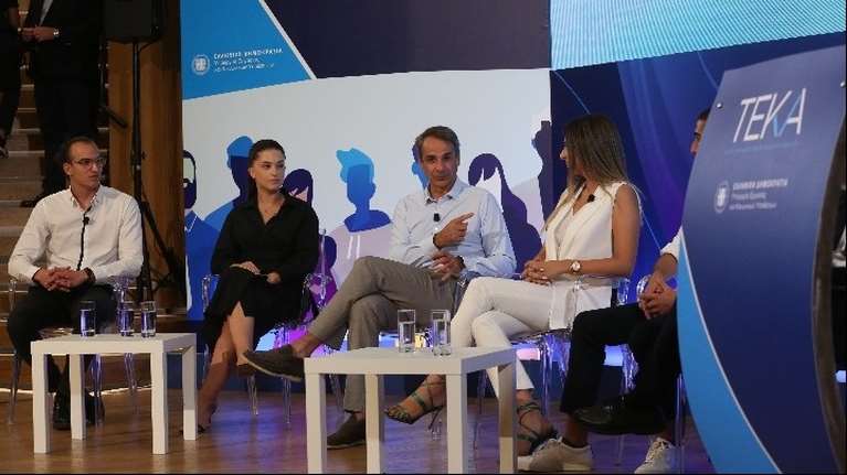 Μητσοτάκης με νέες και νέους για το ΤΕΚΑ: Το νέο σύστημα γεννά πόρους που ανήκουν στους ίδιους τους ασφαλισμένους