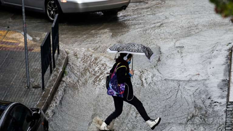 "Άνοιξαν" οι ουρανοί στη Βόρεια Ελλάδα: Πλημμύρες στις Σέρρες - Ποτάμια οι δρόμοι στη Θεσσαλονίκη