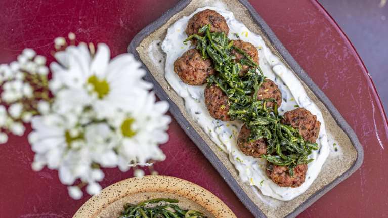 Φαγητό μιας άλλης εποχής στο Κουκάκι: Η νεο-ταβέρνα που αξίζει της προσοχής σου