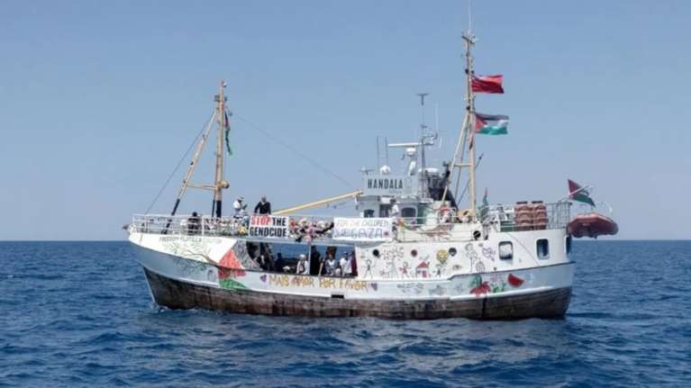 Έφθασε στο Ισραήλ το πλοίο Handala με τους φιλοπαλαιστίνιους ακτιβιστές που αναχαίτισε ο ισραηλινός στρατός