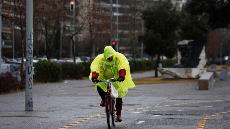 Χειμωνιάτικος καιρός με βροχές, καταιγίδες, κρύο και χιόνια