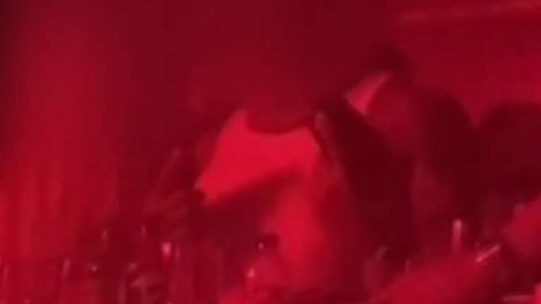 Τράπερ Light: Νέο προκλητικό βίντεο με τα πιστόλια στα χέρια - Ήθελε να δείξει την 6.000 ευρώ ζώνη του