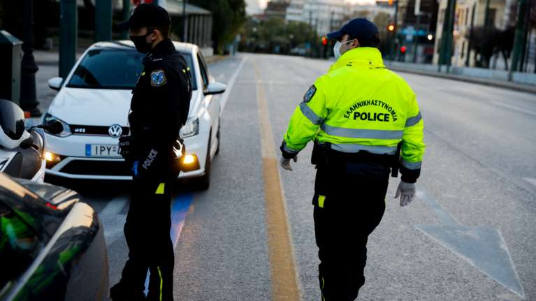 Συνεχίζονται οι &quot;καμπάνες&quot;: 2.163 πρόστιμα για άσκοπες μετακινήσεις σε όλη την Ελλάδα