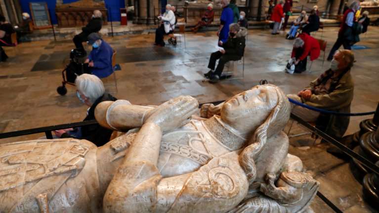 Κορονοϊός: Εσπασε το θλιβερό ρεκόρ της η Βρετανία με 1.820 νεκρούς σε ένα 24ωρο