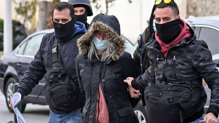 Ρούλα Πισπιρίγκου: Καυγάδες και μαλλιοτραβήγματα δημοσίως για το Μάνο  - Οι τρεις "επιθέσεις" σε γυναίκες