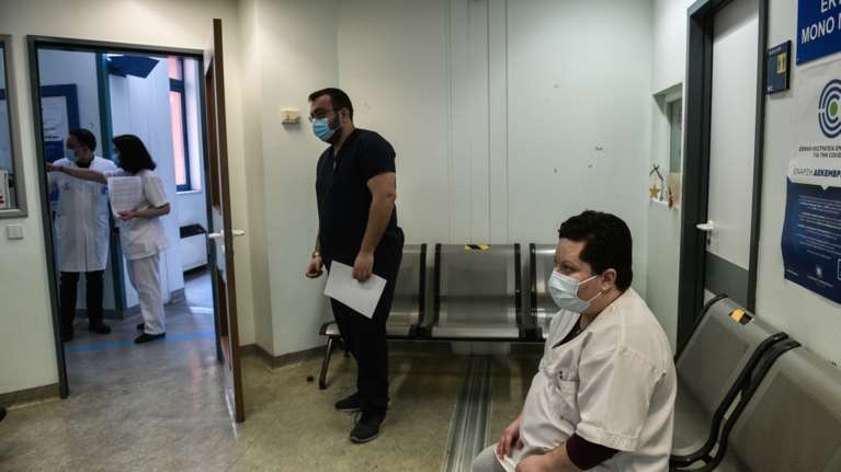 &quot;Πάγωσαν&quot; οι εμβολιασμοί με Johnson &amp; Johnson στο Ηράκλειο- Ραντεβού μόνο για Pfizer, Moderna και AstraZeneca