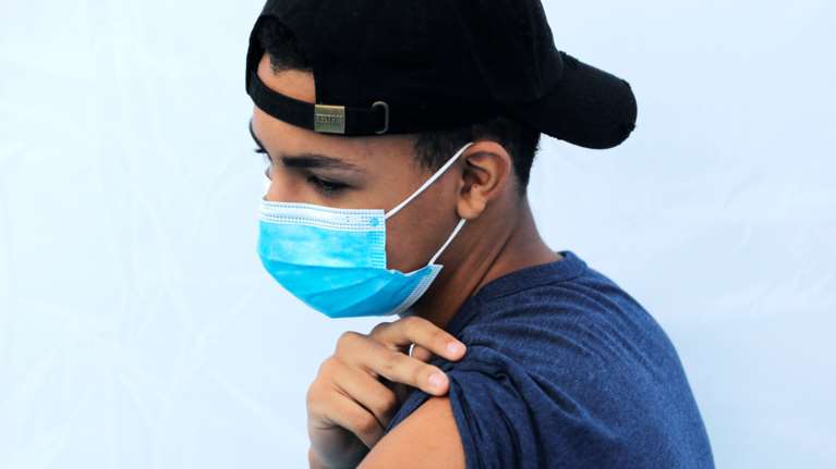 Το εμβόλιο της Pfizer είναι πολύ λιγότερο αποτελεσματικό στα παιδιά 5-11 ετών από ό,τι στα μεγαλύτερα