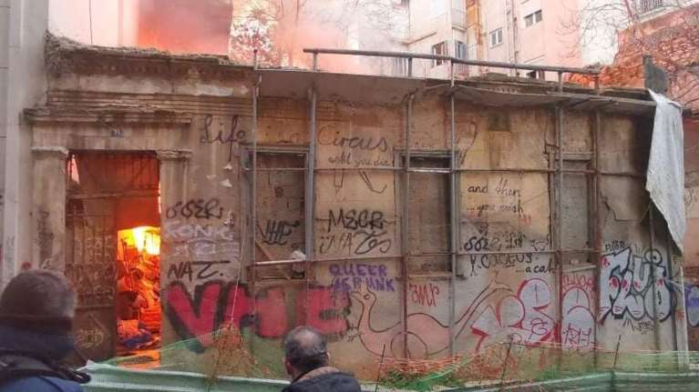 Φωτιά σε ακατοίκητο κτίριο στα Εξάρχεια