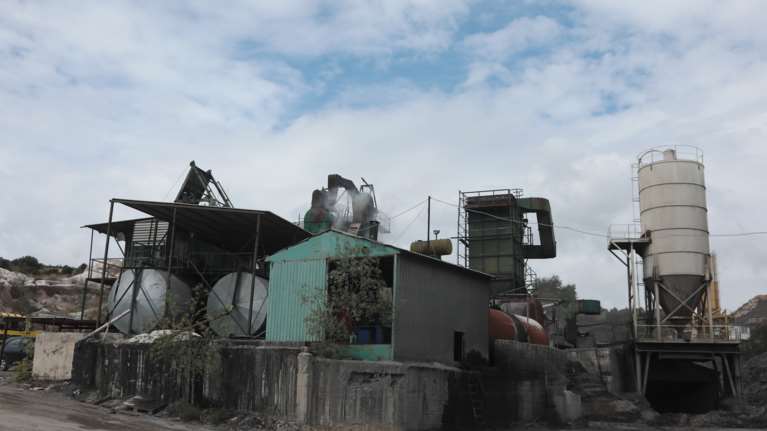 Οι μεγάλες βιομηχανίες αναστέλλουν τη λειτουργία τους- Λόγω κορονοϊού