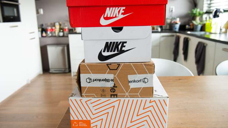 Κατρακυλούν οι μετοχές των εταιρειών Nike, Adidas και Puma μετά τους δασμούς Τραμπ