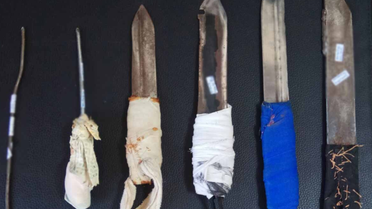 Εφοδος στις φυλακές Κορυδαλλού και Δομοκού: &quot;Ανακάλυψαν&quot; ναρκωτικά, μαχαίρια και σουβλιά [Εικόνες]