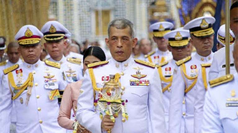 Γερμανία: Πώς ο Ταϊλανδός βασιλιάς περνάει στην καραντίνα - &quot;Παφ και τάληρο&quot; τα πρόστιμα