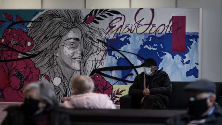 Ρεκόρ testing με 75.182 δειγματοληψίες και 60.000 εμβολιασμών την Τρίτη - Αύριο σπάει το το φράγμα των 2 εκατ. εμβολιασμών