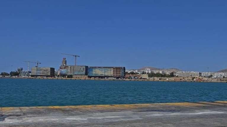 Σοκ στον Πειραιά: Άνδρας επέπλεε νεκρός στο λιμάνι -  Το σημείο που εντοπίστηκε στην πύλη Ε10