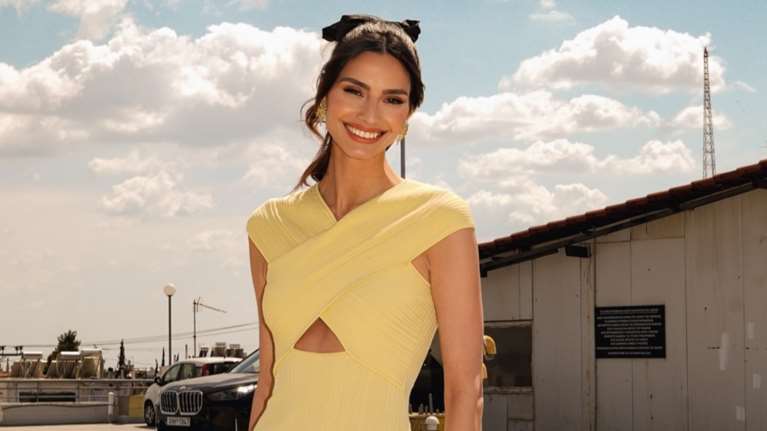 Η Ηλιάνα Παπαγεωργίου σε μια σπάνια φωτογραφία του 2015, με τους αδελφούς Γιάννη και Θανάση Αντετοκούνμπο