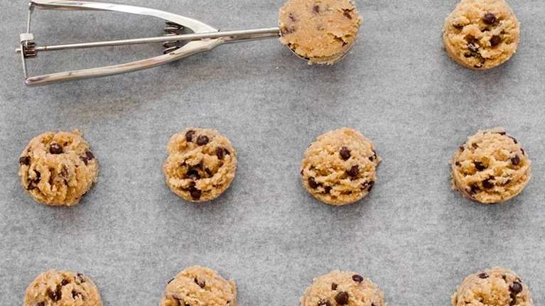 Υγιεινό cookie dough: Ονειρικό μπισκοτογλυκό από ρεβίθια και σοκολάτα για τις λιγούρες