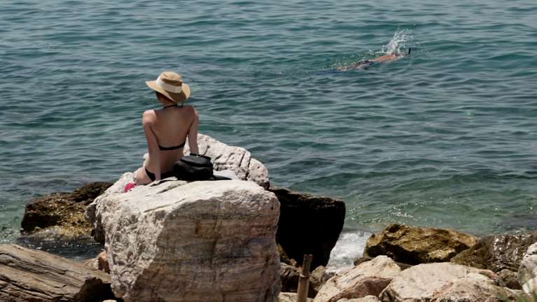 &quot;Κύμα ζέστης&quot; και ηλιοφάνεια σε ολόκληρη τη χώρα το Σάββατο - Έως και 28 βαθμούς Κελσίου το θερμόμετρο