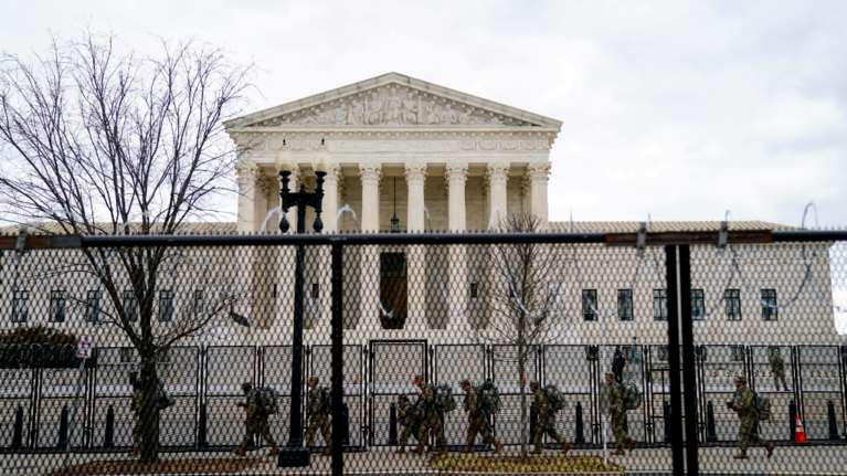 Συναγερμός στις ΗΠΑ: Απειλή για βόμβα στο Ανώτατο Δικαστήριο - Απέναντι από το Καπιτώλιο που ορκίζεται ο Μπάιντεν