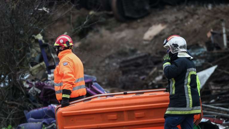 Τραγωδία στα Τέμπη: Γιατί δεν ξέρουμε τον ακριβή αριθμό των αγνοουμένων- Η σύγχυση με τους επιβάτες