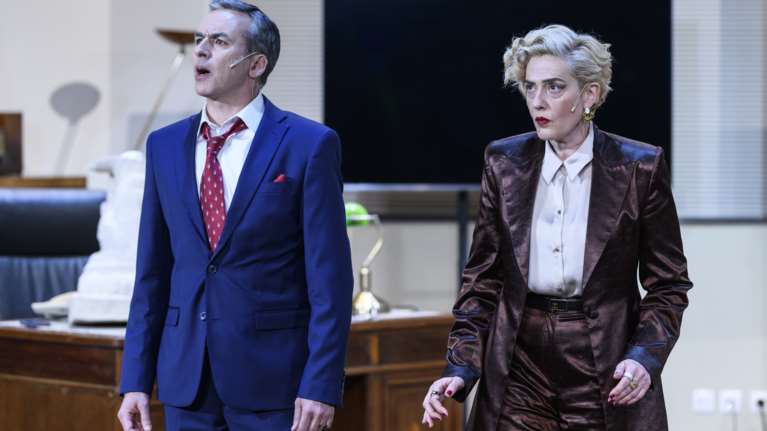 Η Καρυάτιδα: Το καυστικό έργο του Γιώργου Καπουτζίδη μετακομίζει σε νέα στέγη από τον Οκτώβριο