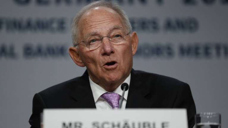 Ο Σόιμπλε "κόβει" και τις σχολικές διακοπές στη Γερμανία λόγω κορονοϊού