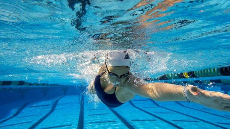 &quot;Κόλαση&quot; για αθλήτριες καλλιτεχνικής κολύμβησης: &quot;Βρωμάς, χοντρή, κ...παιδο&quot; - Η μήνυση σε βάρος προπονήτριας