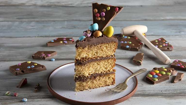 Η πασχαλινή τούρτα του Ακη Πετρετζίκη που θα σας ξετρελάνει - Σούπερ γεύση, τέλεια διακόσμηση