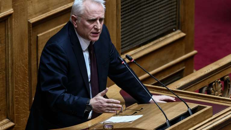 Άγρια κόντρα Ραγκούση - Οικονόμου: "Δεν θα γίνουμε σικελικό κράτος"