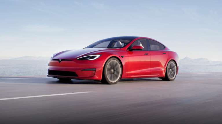 Tesla Model S Plaid: Κερδίζει σε κόντρα με Ferrari;