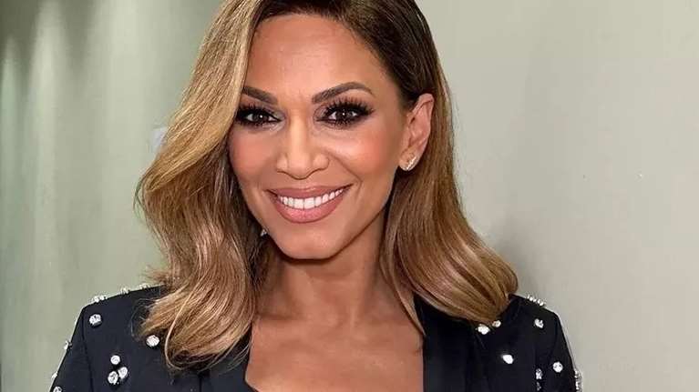 Πιο ξανθιά από ποτέ η Έλλη Κοκκίνου: Η νέα αλλαγή στην εμφάνισή της