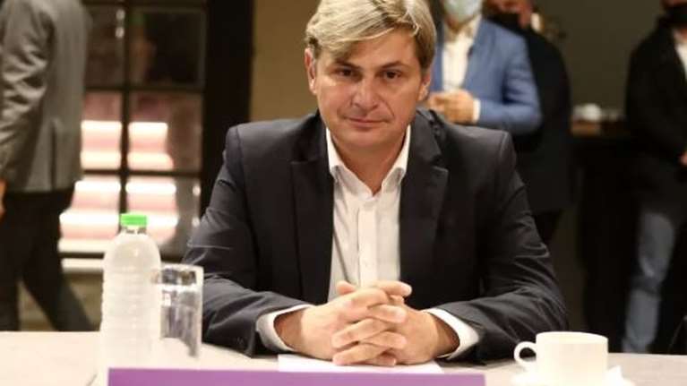 Συνεδρίαση ΚΕ ΣΥΡΙΖΑ: Την υποψηφιότητα του κατέθεσε ο Νίκος Φαραντούρης