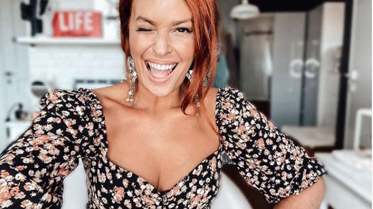 Η νέα φωτογραφία της Σίσσυς Χρηστίδου με αδυνατισμένη σιλουέτα: Ποζάρει με floral μπικίνι