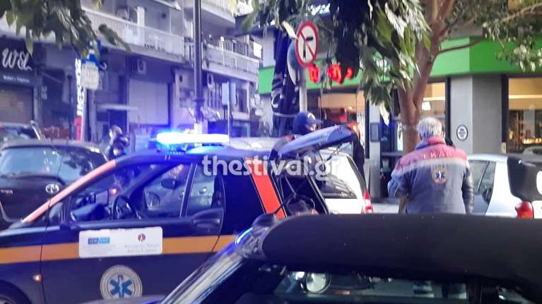 Προσπάθησε να κάνει διάρρηξη και τον έσπασαν στο ξύλο στο κέντρο της Θεσσαλονίκης [Εικόνα]