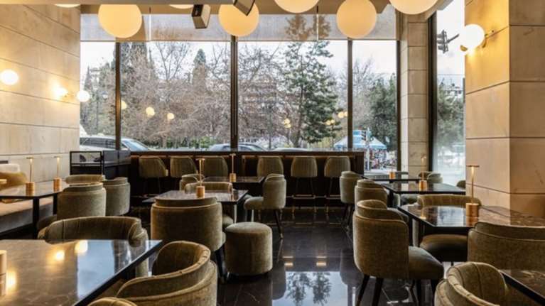 Πάσχα στο NJV Athens Plaza: Γιορτινά μενού και πασχαλινό catering για το σπίτι σας