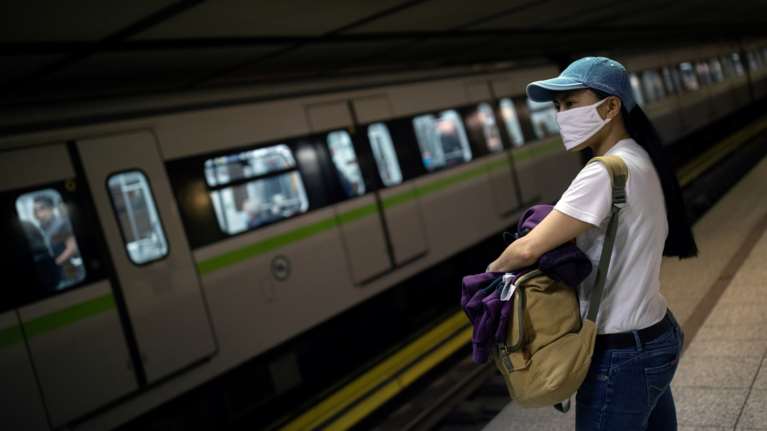 &quot;Johns Hopkins&quot; για κορονοϊό: Δεν μολύνει μόνο το αναπνευστικό - Η ανακάλυψη για τα σύμπτωματα