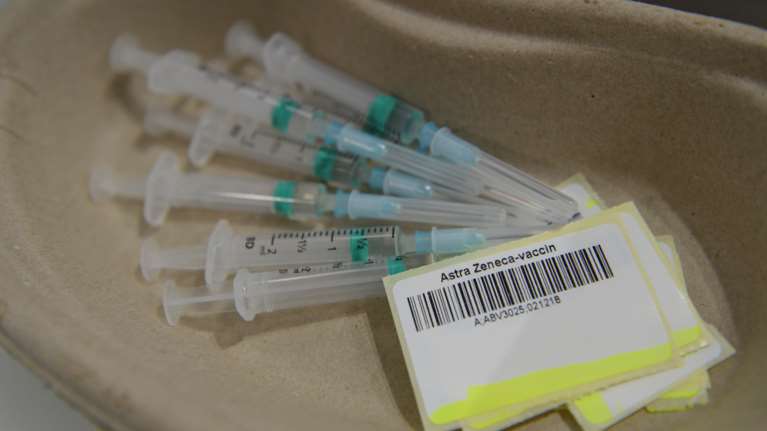 AstraZeneca: Γερμανία και Ισπανία περιορίζουν τη χρήση του στους άνω των 60 ετών