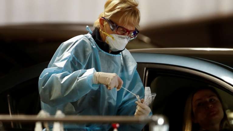 Έξι μήνες κορονοϊός: Το χρονικό ενός "πολέμου"