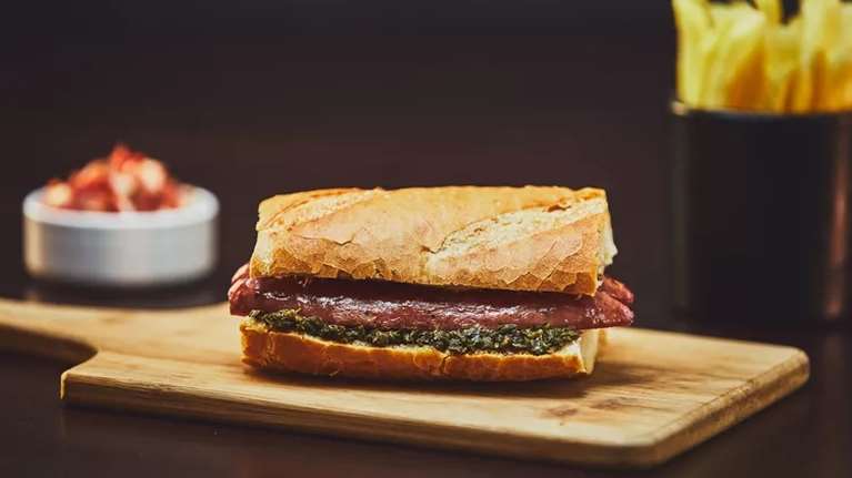 Πού θα φας Pork Dog Γουρνοπούλας, Τάκος Προβατίνας, Street Κοκορέτσι και Καμινάδα Dubai Chocolate στην Αθήνα