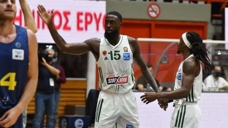 Παναθηναϊκός - Μπάσκετ: Με τρομερό τον Ουκάρο Γουάϊτ νίκησε δύσκολα 74-61 το Λαύριο και προκρίθηκε στον τελικό του Σούπερ Καπ [βίντεο]